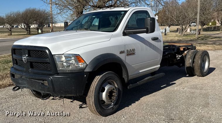 2018 Dodge Ram 5500HD truck cab and chassis - EQ1240