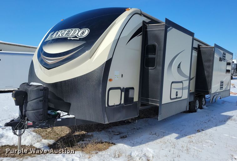 2017 Keystone Laredo 330RL camper - NB9886