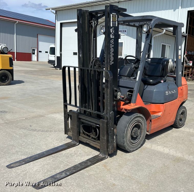 2004 Toyota 7FGU20 forklift - ND9412