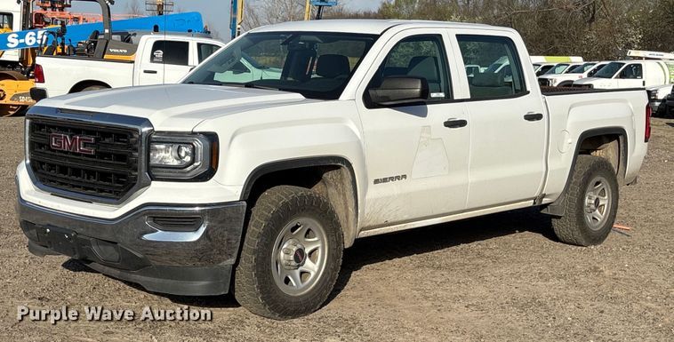 2018 GMC Sierra 1500 Crew Cab pickup truck - OB9485