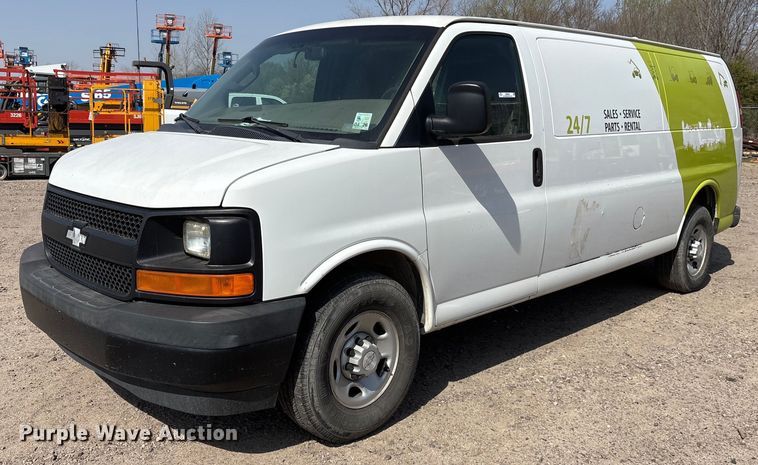 2017 Chevrolet Express 2500 van - OB9500
