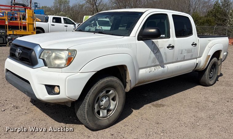 2014 Toyota Tacoma Double Cab pickup truck - OB9501