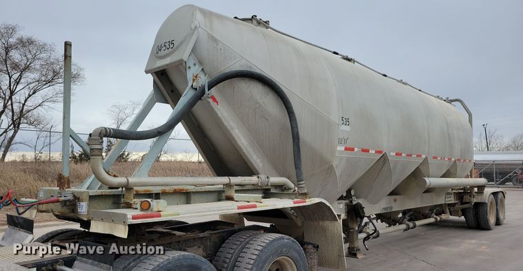 1996 Fruehauf pneumatic dry bulk trailer - DN3707