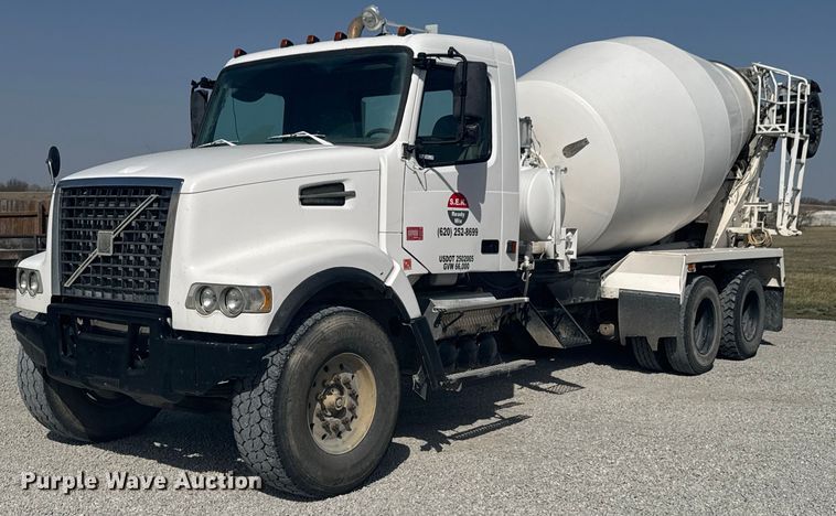 2004 Volvo VHD ready mix truck - DO0696