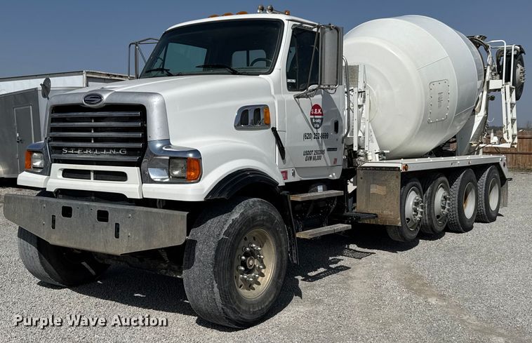 2009 Sterling L9500 ready mix truck - DO0698