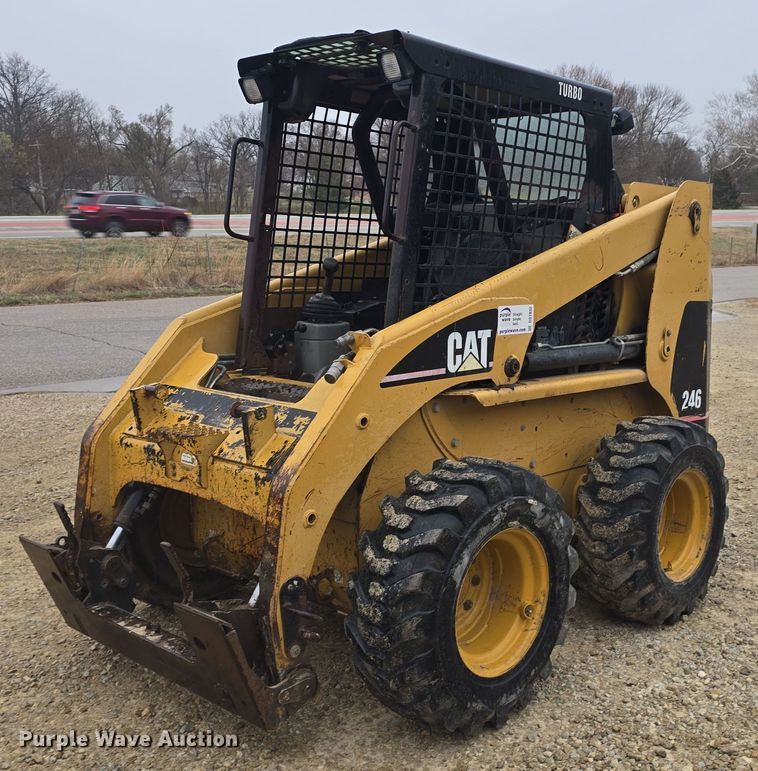 2004 Caterpillar 246 skid steer loader - DO7832