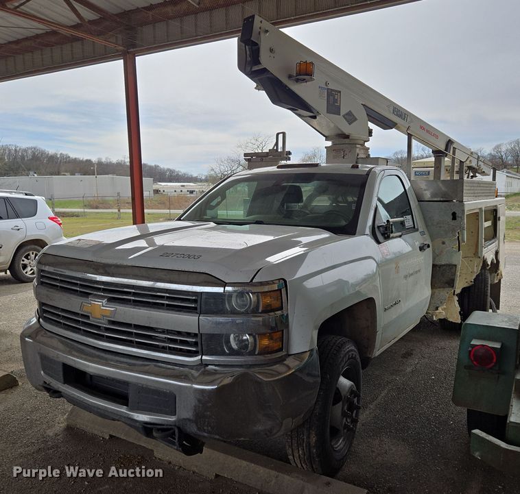 2017 Chevrolet Silverado 3500HD bucket truck - DP6239