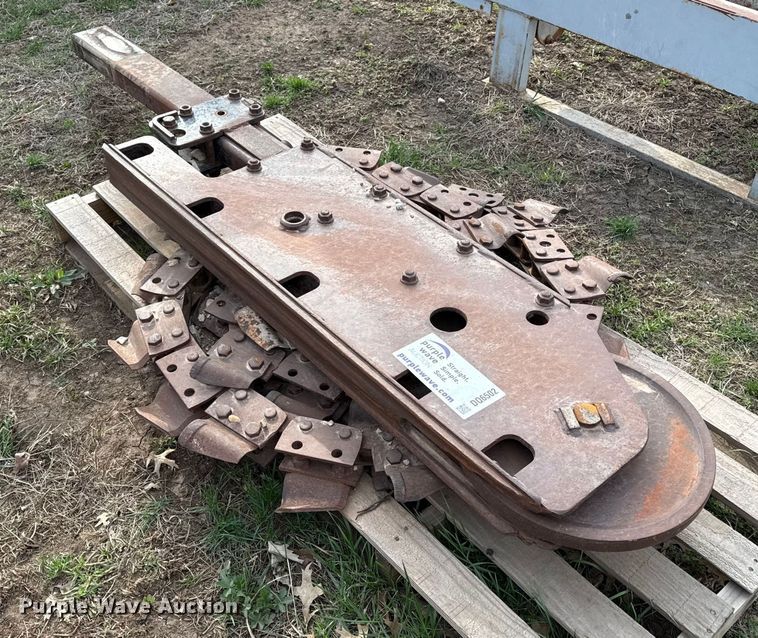 Ditch Witch trencher - DQ6502