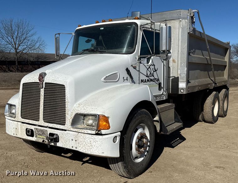 2004 Kenworth T300 dump truck - DQ6646