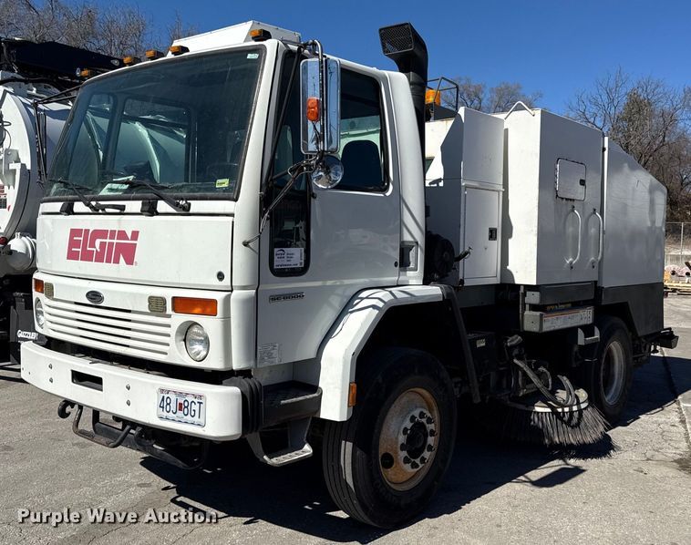 2007 Sterling SC8000 street sweeper truck - DQ6671