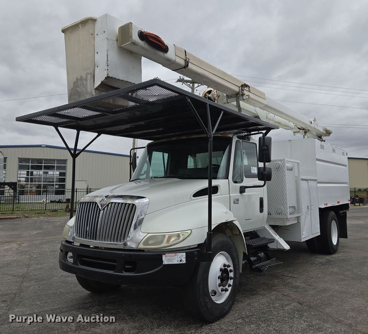 2005 International 4300 forestry bucket truck - DS5336