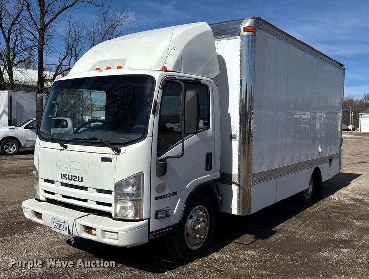 2010 Izuzu NPR delivery truck - DT0638