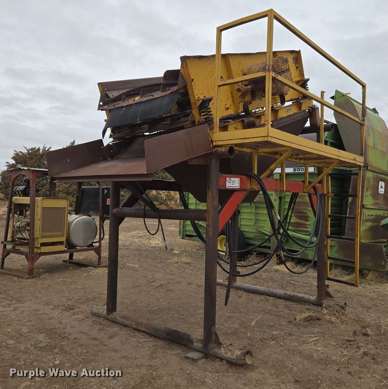 Peerless Conveyor DD488 vibratory screen - DT7075