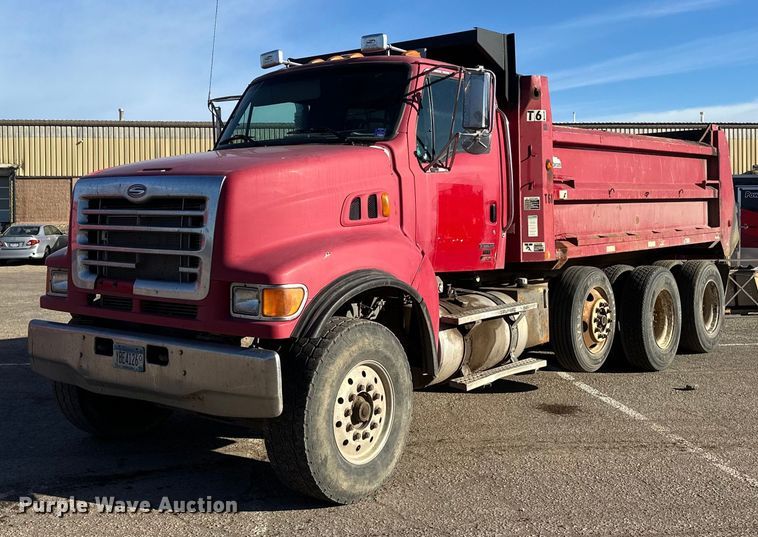 2005 Sterling LT9500 dump truck - DV0669