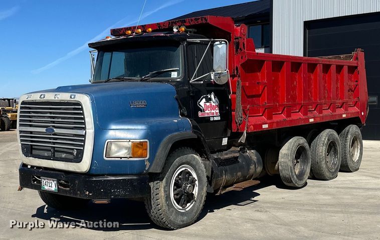 1991 Ford  L9000 dump truck - DV0736