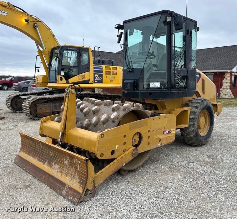 2014 Caterpillar CP44 single drum vibratory roller - DV1862
