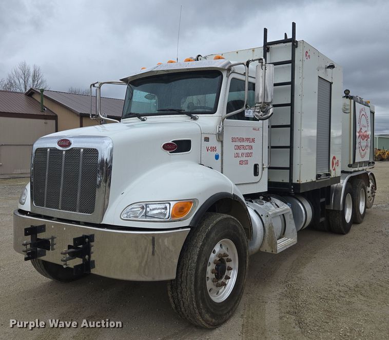 2019 Peterbilt 348 hydrovac truck - DW1872