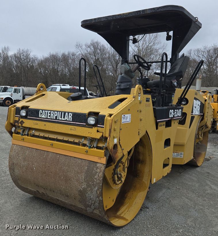 2005 Caterpillar CB-534D double drum vibratory roller - DW1875