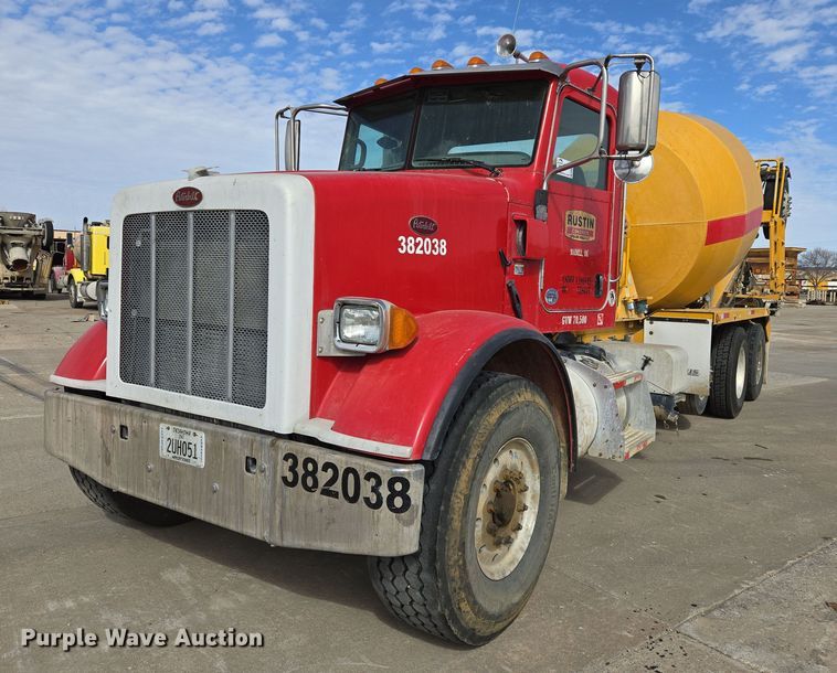 2014 Peterbilt 365 ready mix truck - DW5077
