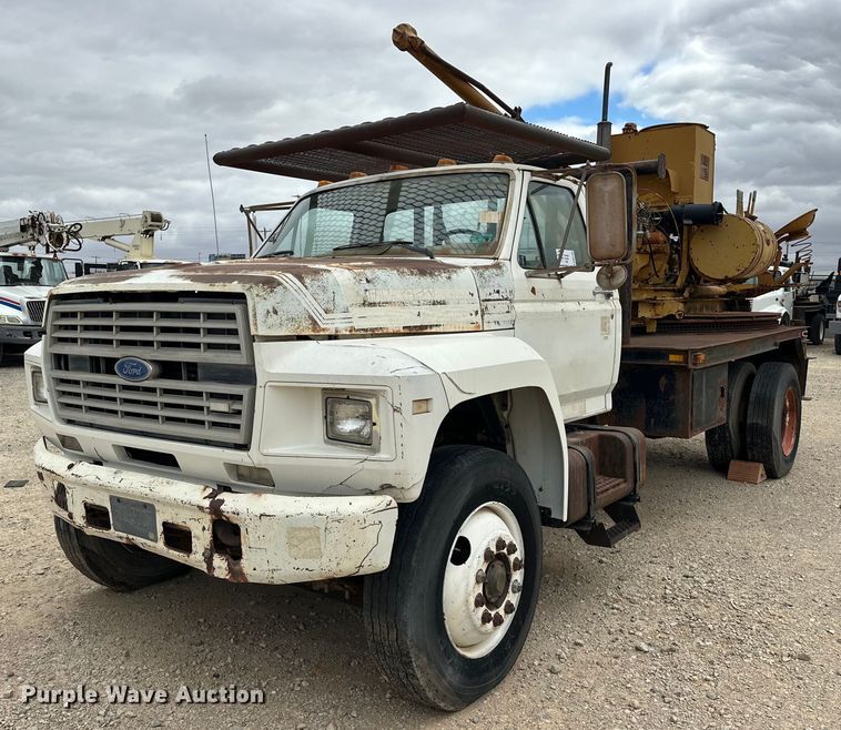 1985 Ford F700 drilling rig truck - DW5102