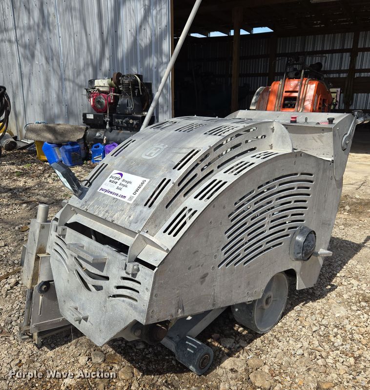 2012 Husqvarna Soff Cut X5000 concrete saw - DW8565