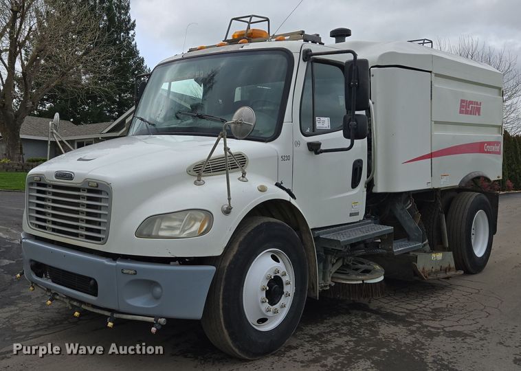 2007 Freightliner Business Class M2 street sweeper truck - EC0880