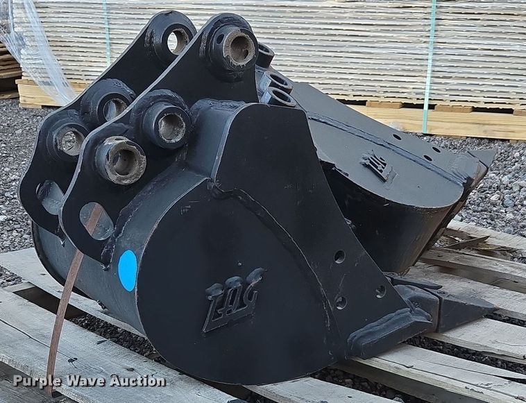 (2) Tag mini excavator buckets - EC0885