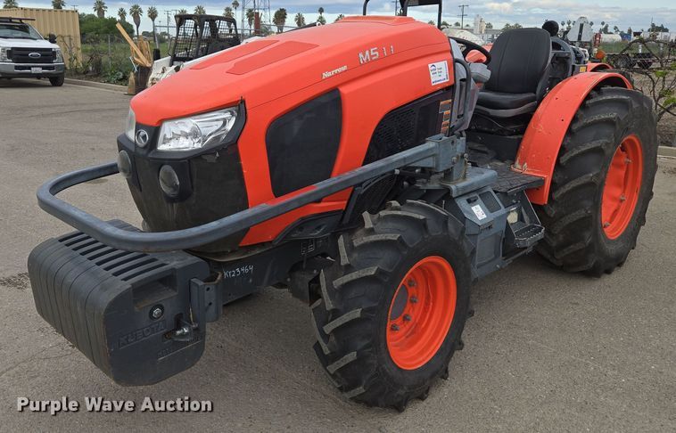 2018 Kubota M5N-111 MFWD tractor - EC0900