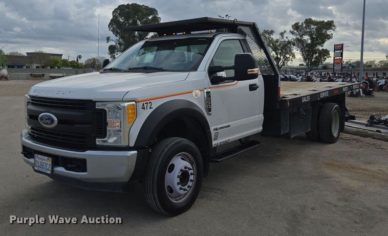 2017 Ford F550 flatbed truck - EC0908