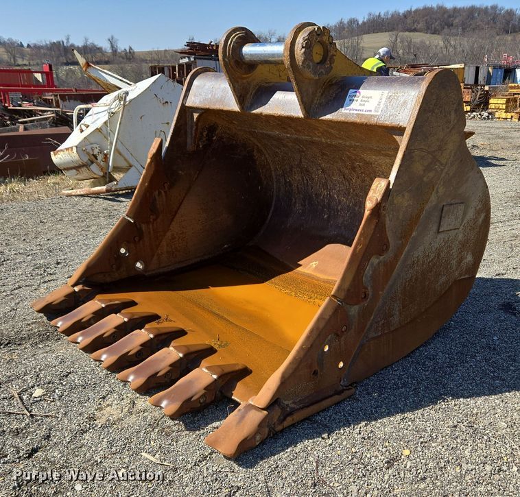 67" W Caterpillar excavator bucket - EC4147