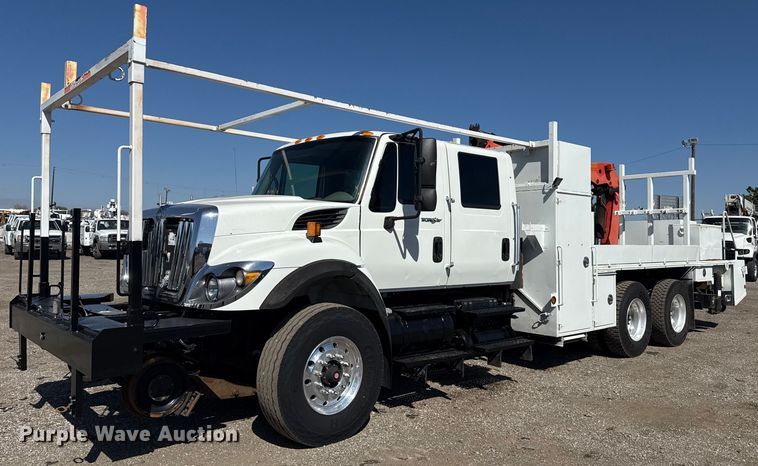 2009 International 7500 Crew Cab crane truck - EG2644