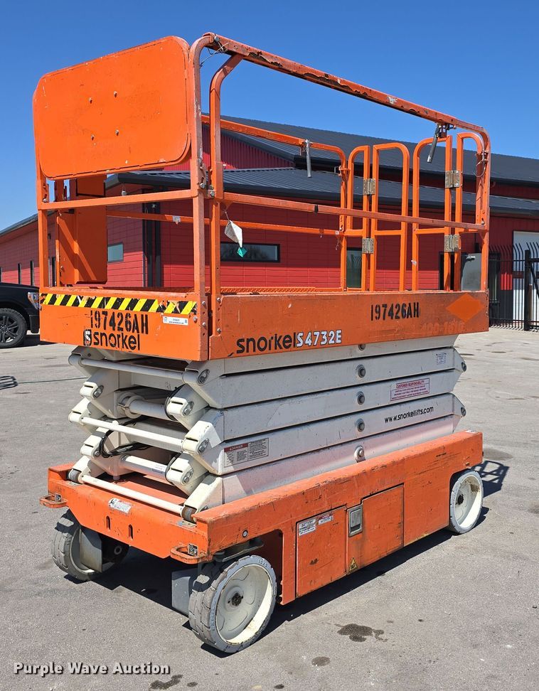 2017 Snorkel S4732E scissor lift - EH8843
