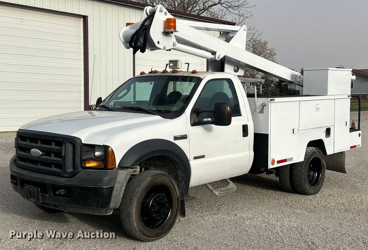 2007 Ford F450 Super Duty XL bucket truck - EK2768
