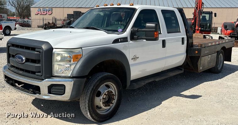 2013 Ford F550 Super Duty Crew Cab flatbed truck - EM0033