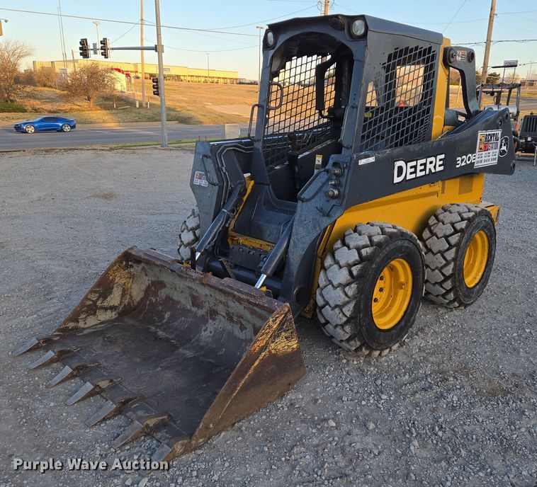 2017 John Deere 320E skid steer loader - EN8808