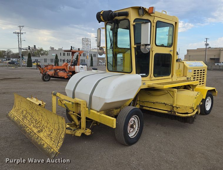 2004 Superior Broom DT80 broom - EN8853