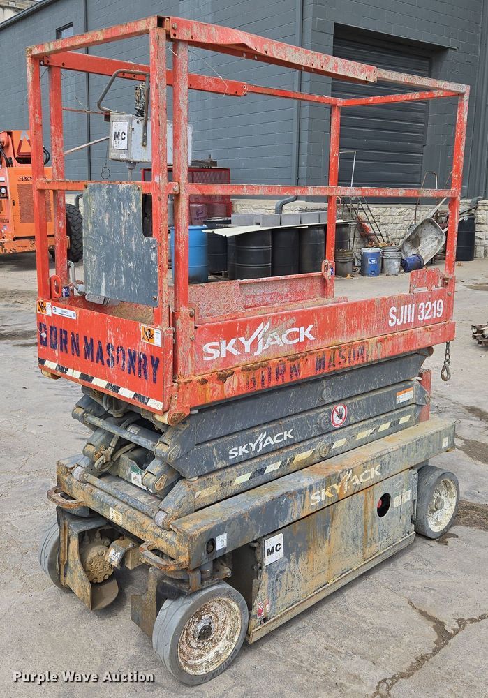 Skyjack 3219 Scissor or Vertical Lift For Sale | Purple Wave Auction