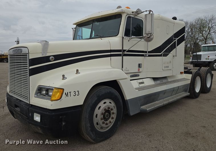 1994 Freightliner FLD120 semi truck - EN8872