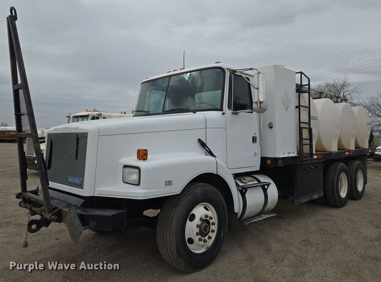 1994 White GMC WB water truck - EN8873