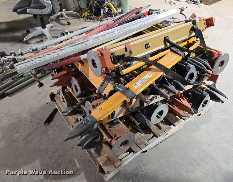  Approximately 20 tripods  - EQ6921