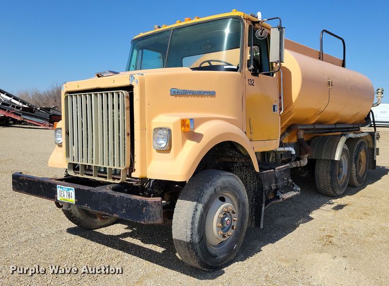 1979 Autocar Construcktor water truck - NB9970