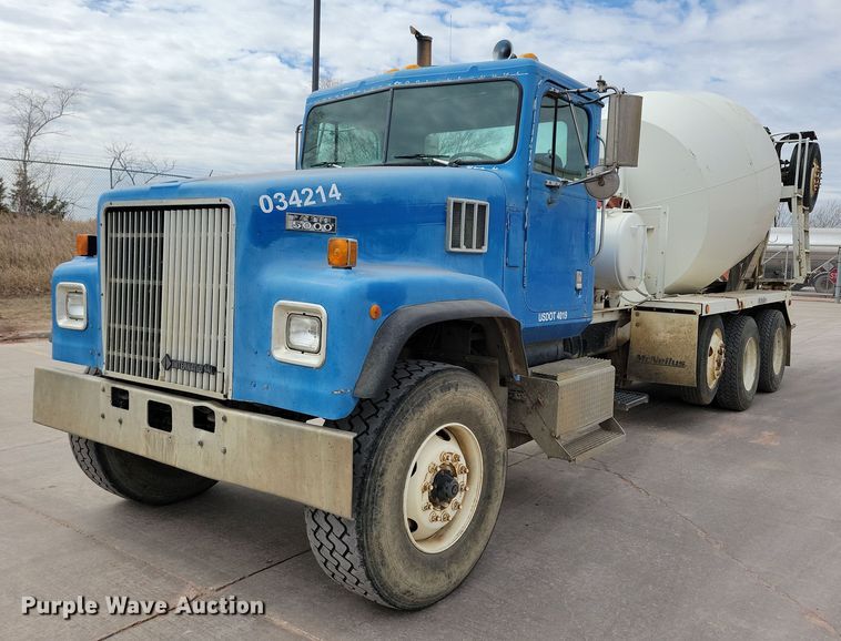 1998 International  Paystar 5000 ready mix truck - NB9993
