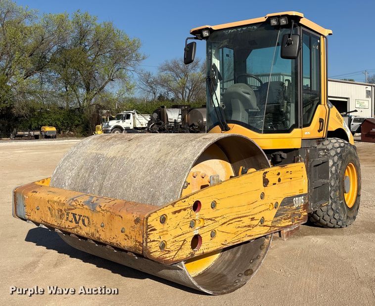 2014 Volvo SD115 single drum vibratory roller - OB9578
