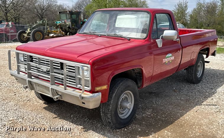 1985 Chevrolet D30 pickup truck - DO0756