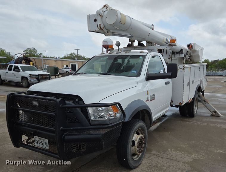 2013 Dodge Ram 5500 bucket truck - DT4773