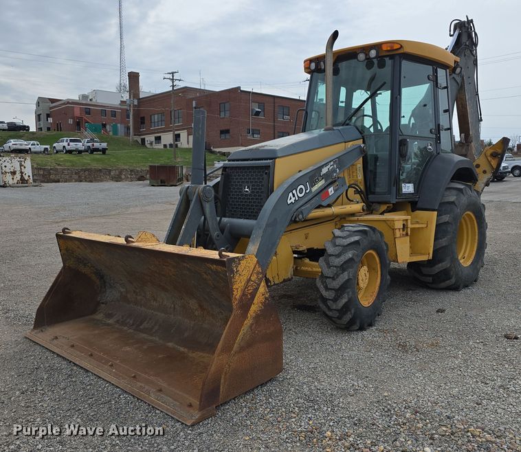 2010 John Deere 410J backhoe - DT6764