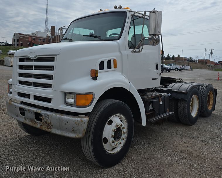 2000 Sterling L9500 semi truck - DT6765