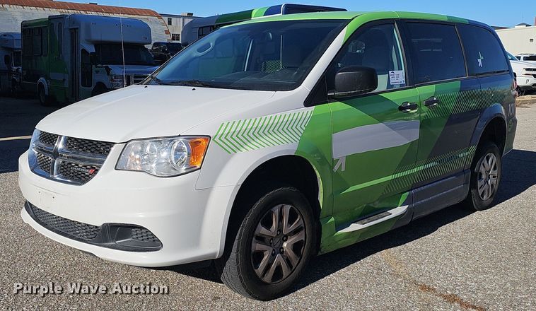 2019 Dodge Grand Caravan handicap accessible van - DV0187