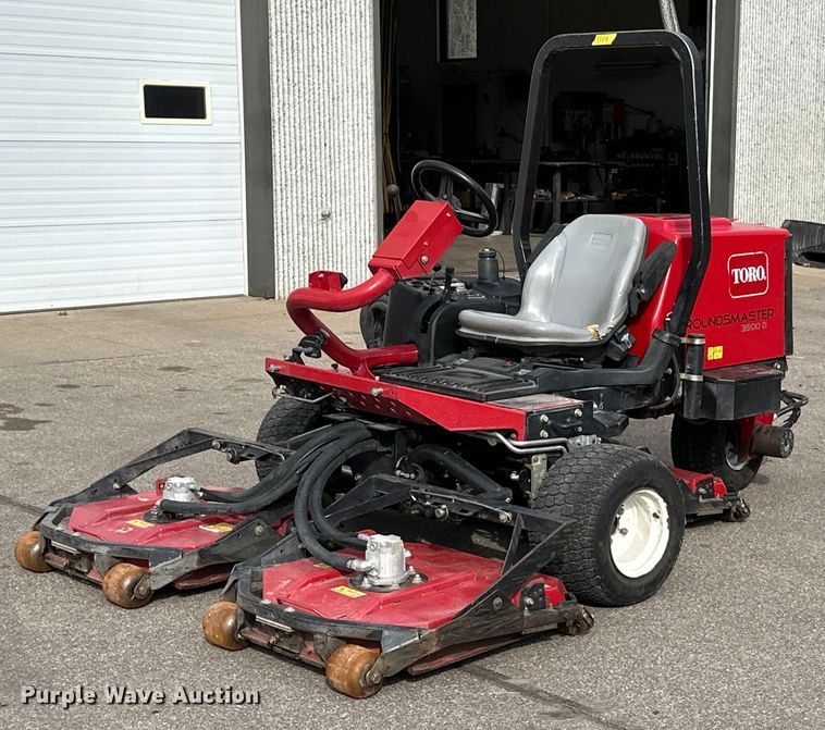Toro Groundsmaster 3500D Sidewinder lawn mower - DV0695