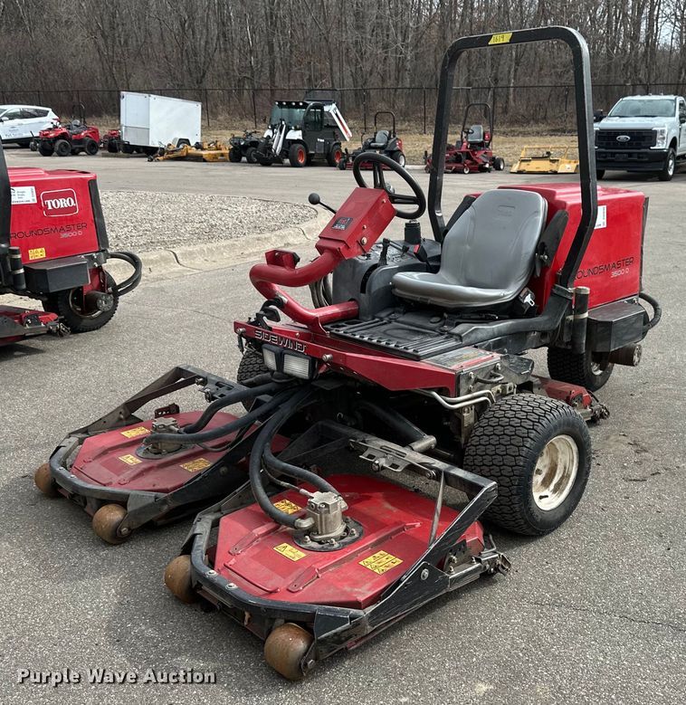Toro Groundsmaster 3500D Sidewinder lawn mower - DV0698